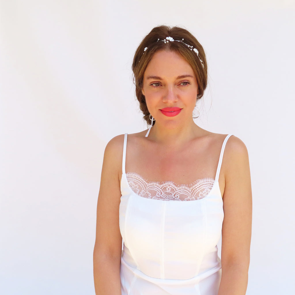 Delicate wedding tiara in silver and pearl